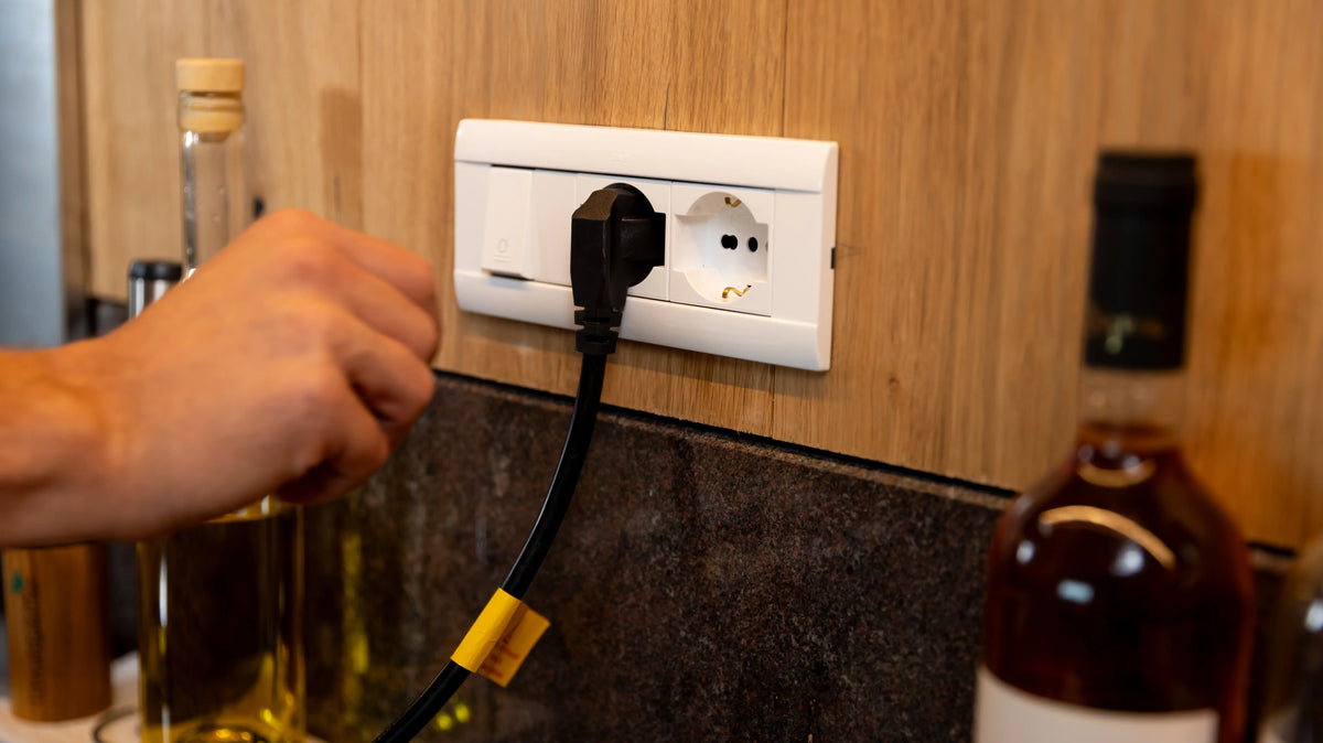 Aragazul Novaplas se conectează la priza de 220V, fără gaz